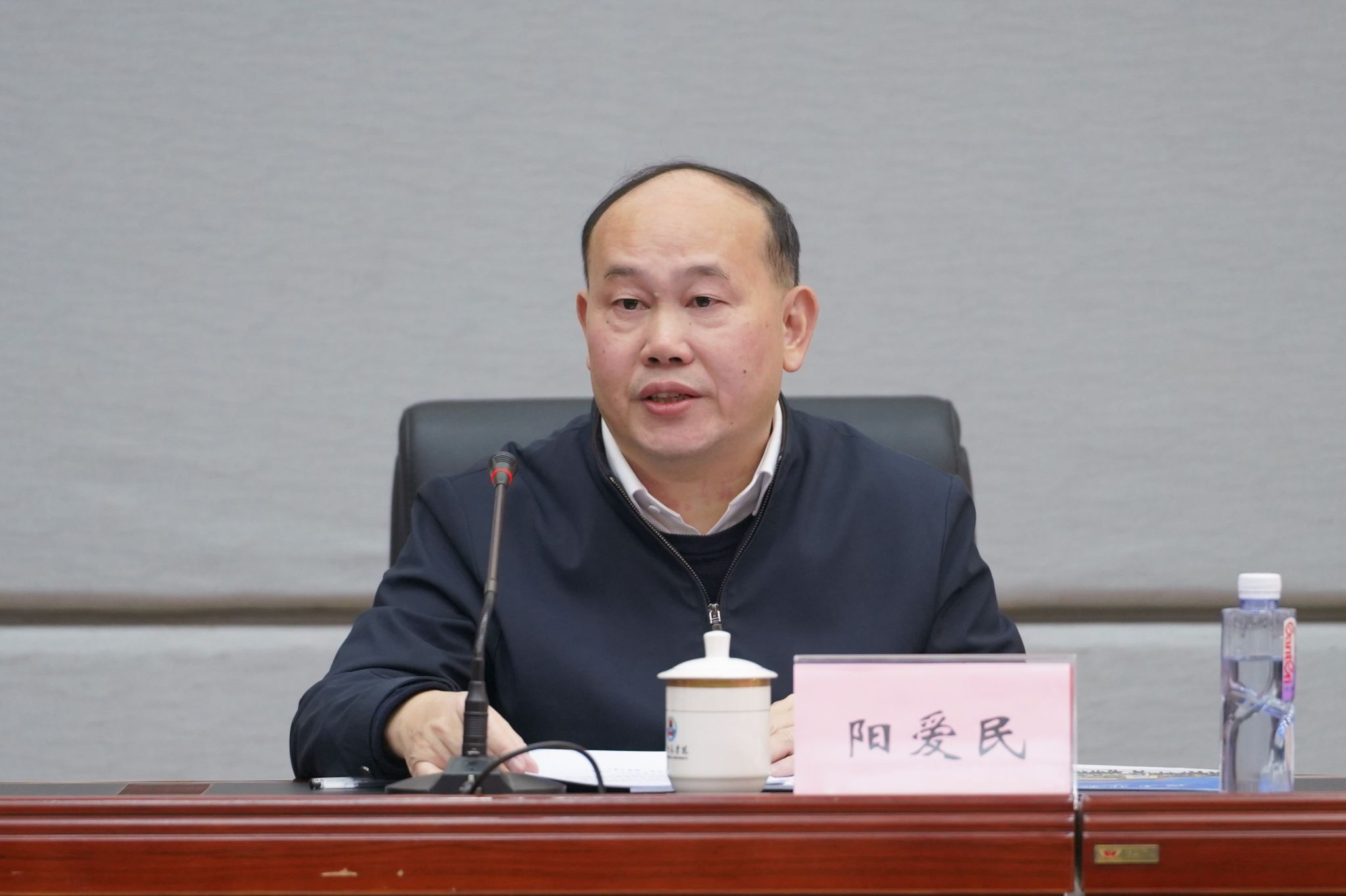 2 校长阳爱民主持会议并讲话.jpg 2 校长阳爱民主持会议并讲话.jpg