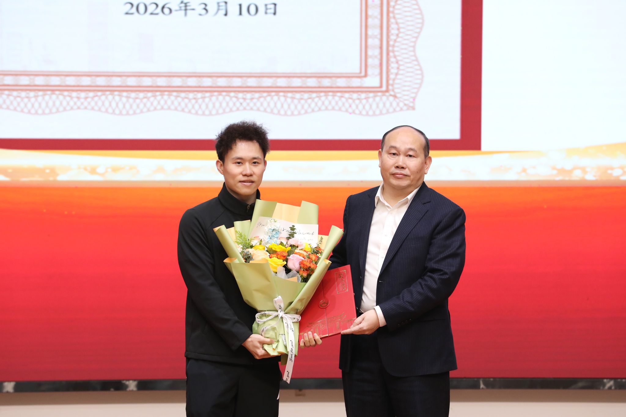 奥运冠军做客岭南师范学院，讲活“行走的思政课堂”