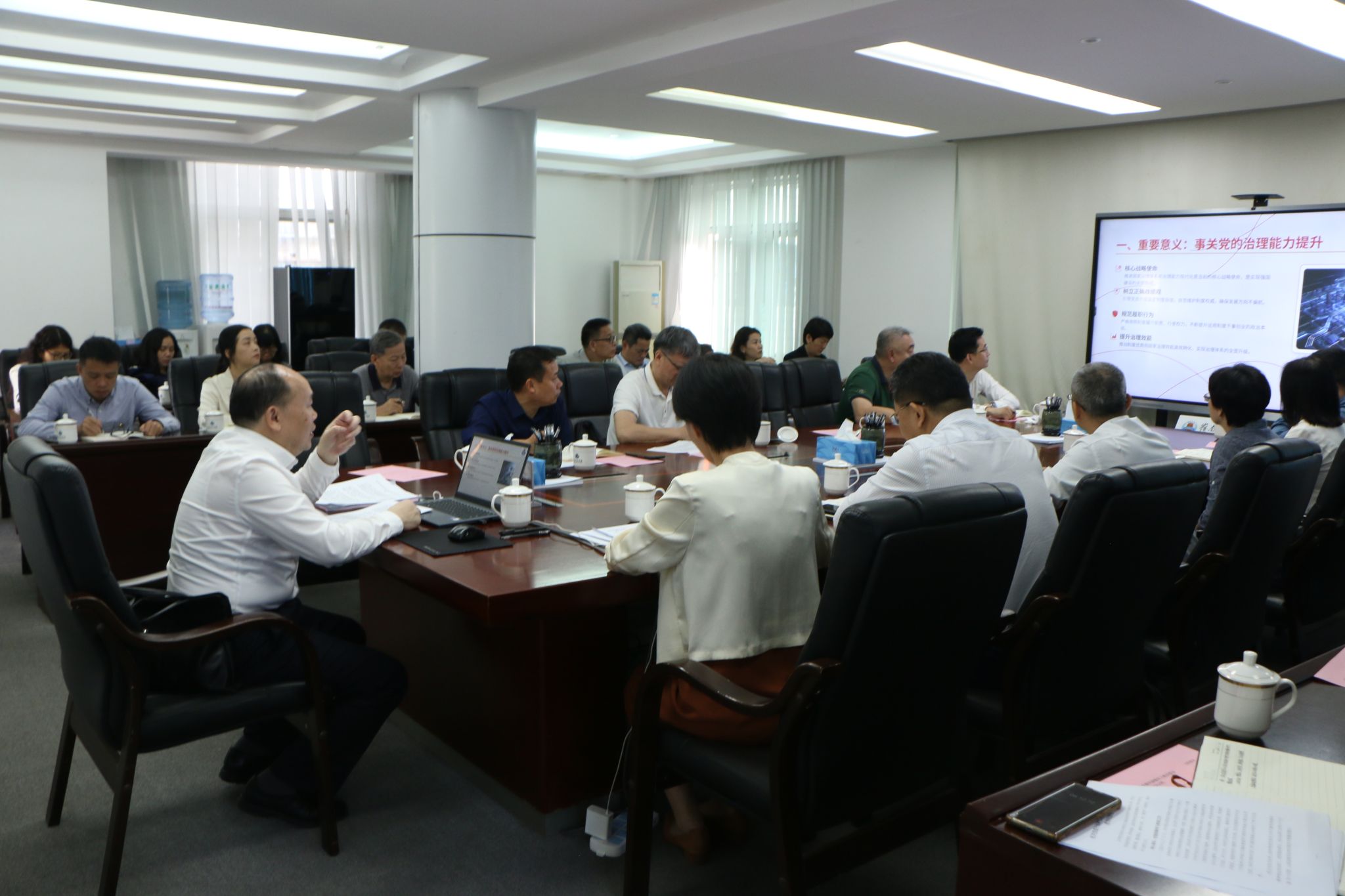 学校党委书记阳爱民到基层讲授专题党课