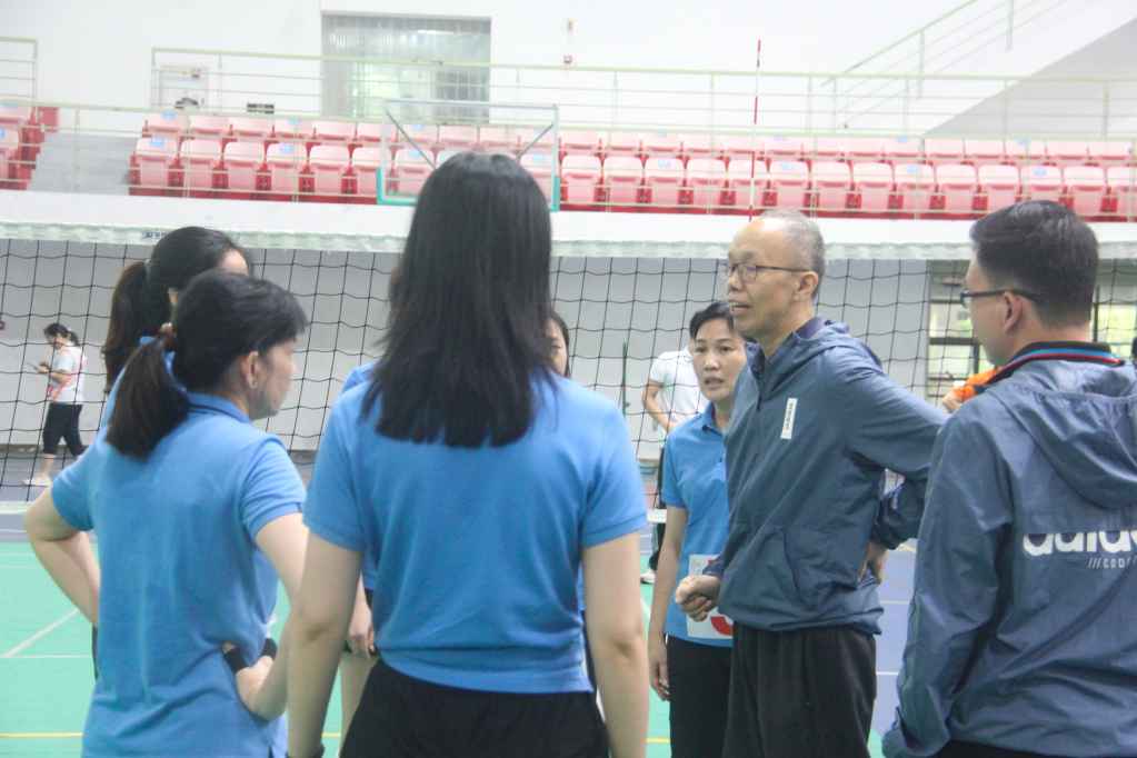 阎开振院长前来加油.jpg 阎开振院长前来加油.jpg