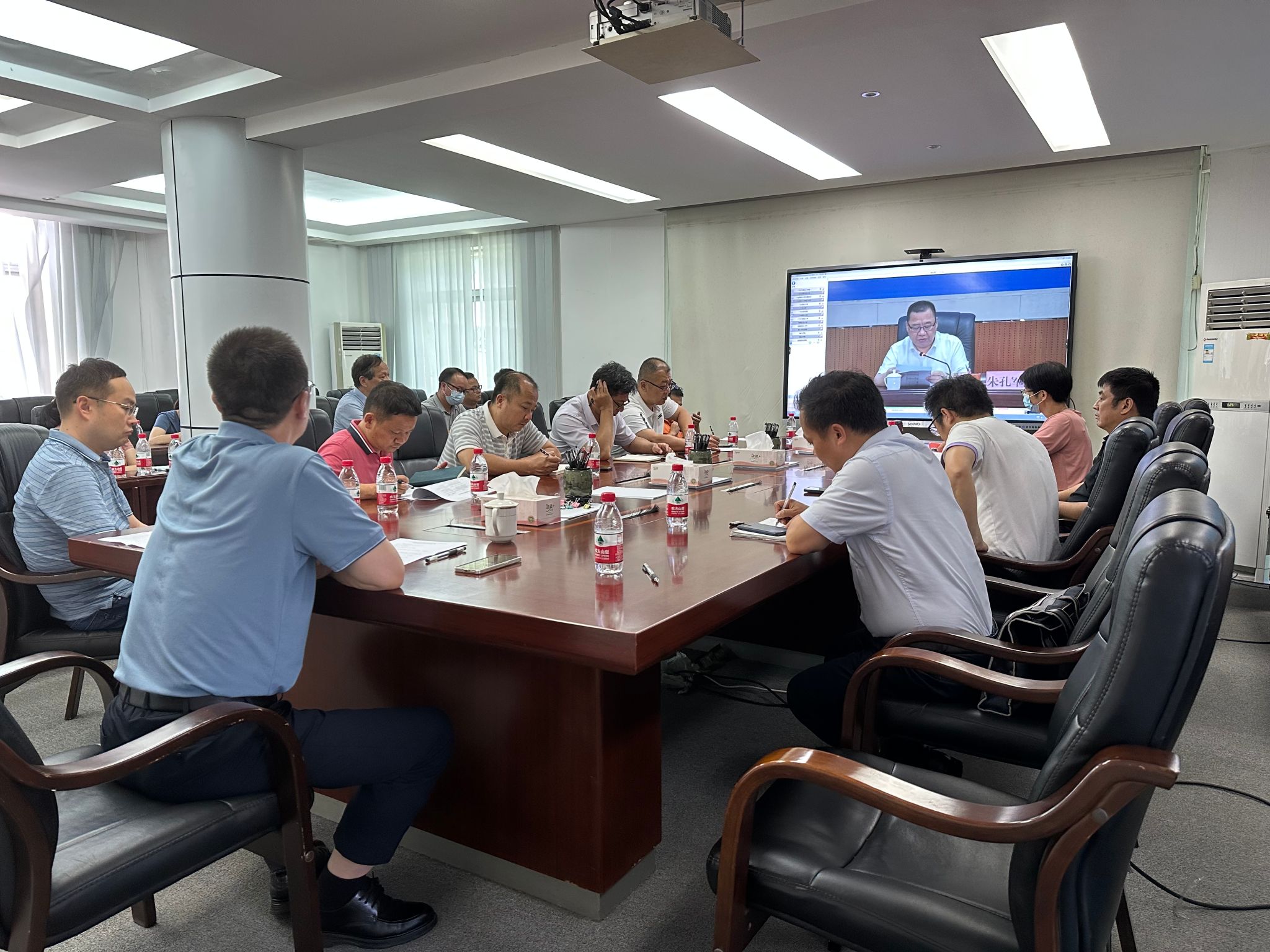 视频会议现场.jpg 视频会议现场.jpg