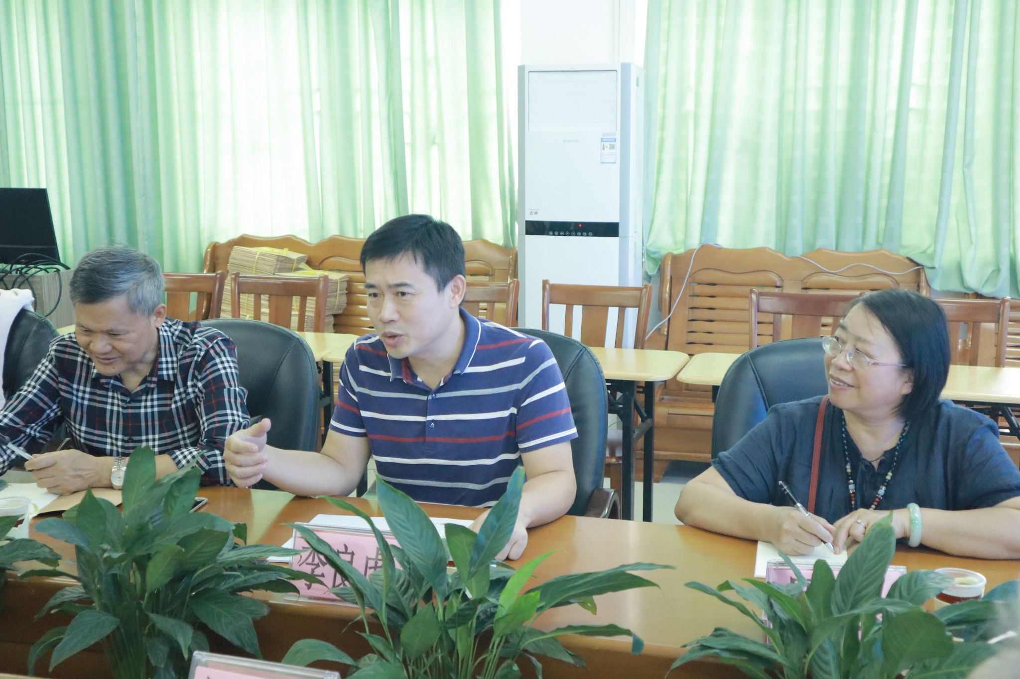 李良虎发言.jpg 李良虎发言.jpg