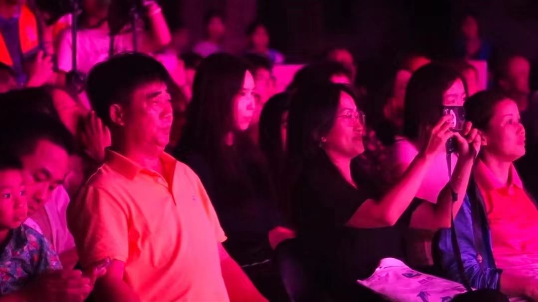 观众.jpg 观众.jpg