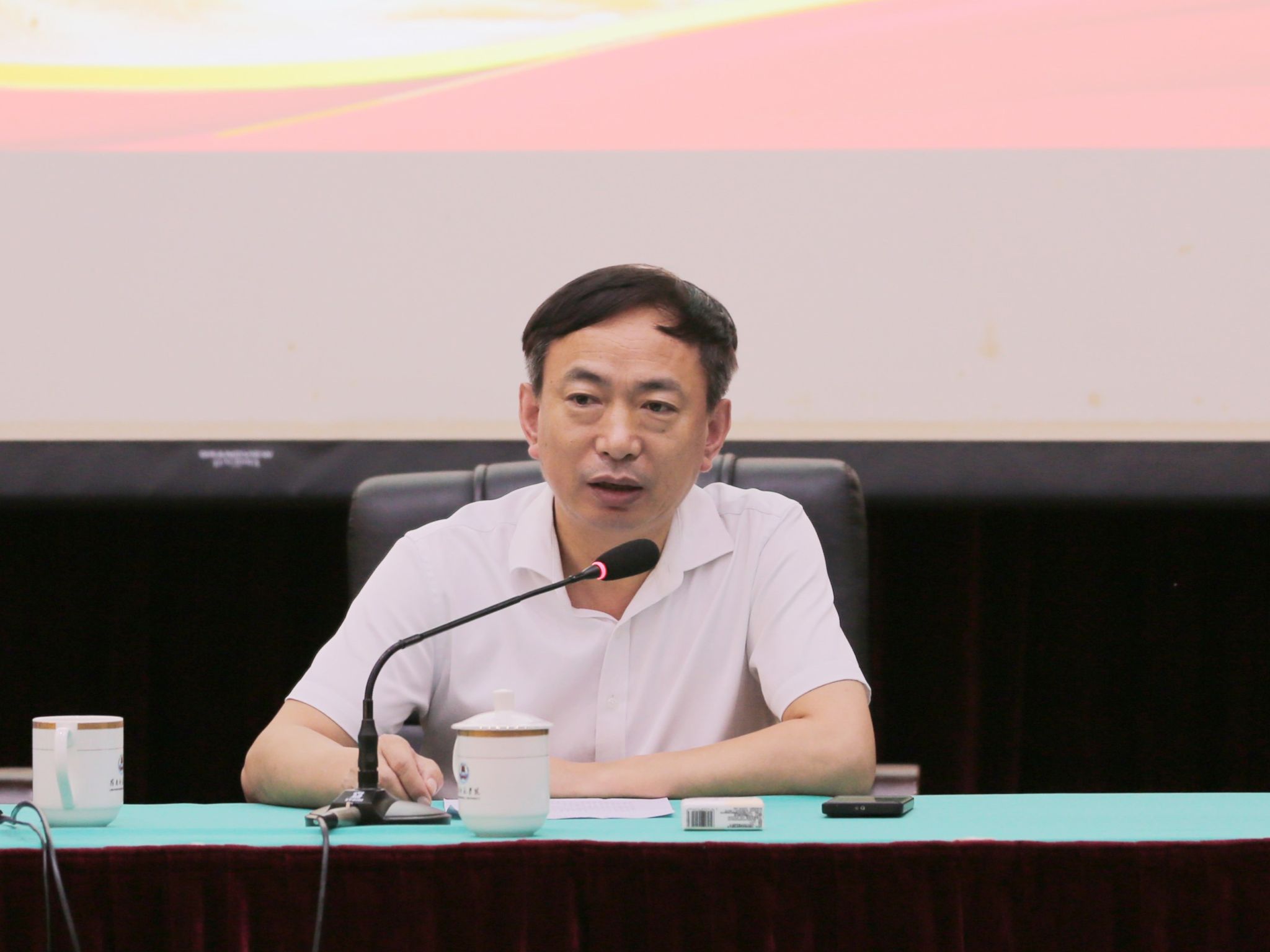 党委常委、组织部部长赫云鹏主持年轻干部理想信念强化专题报告会.jpg