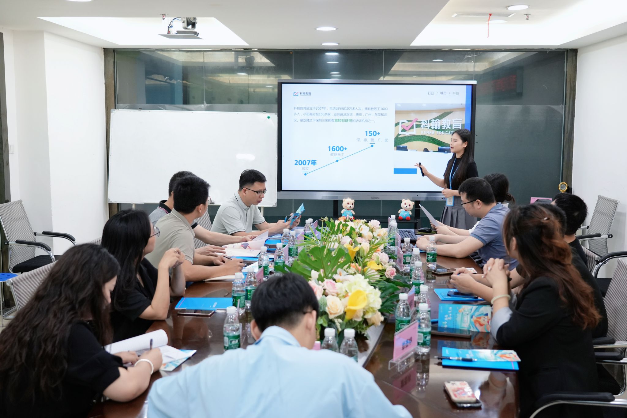 座谈会现场.jpg 座谈会现场.jpg