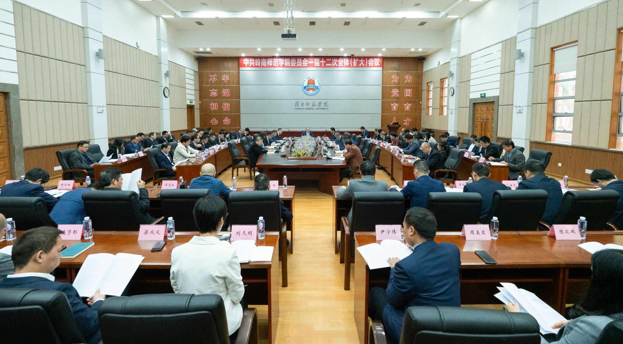 1 会议现场.jpg 1 会议现场.jpg