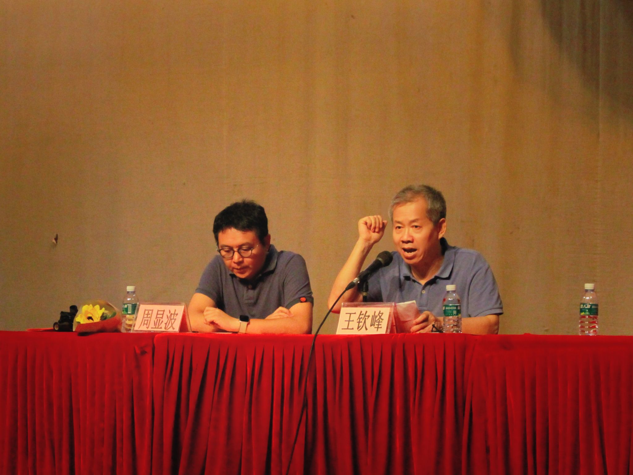 王钦峰老师发言(吴茂靖 摄).jpg 王钦峰老师发言(吴茂靖 摄).jpg