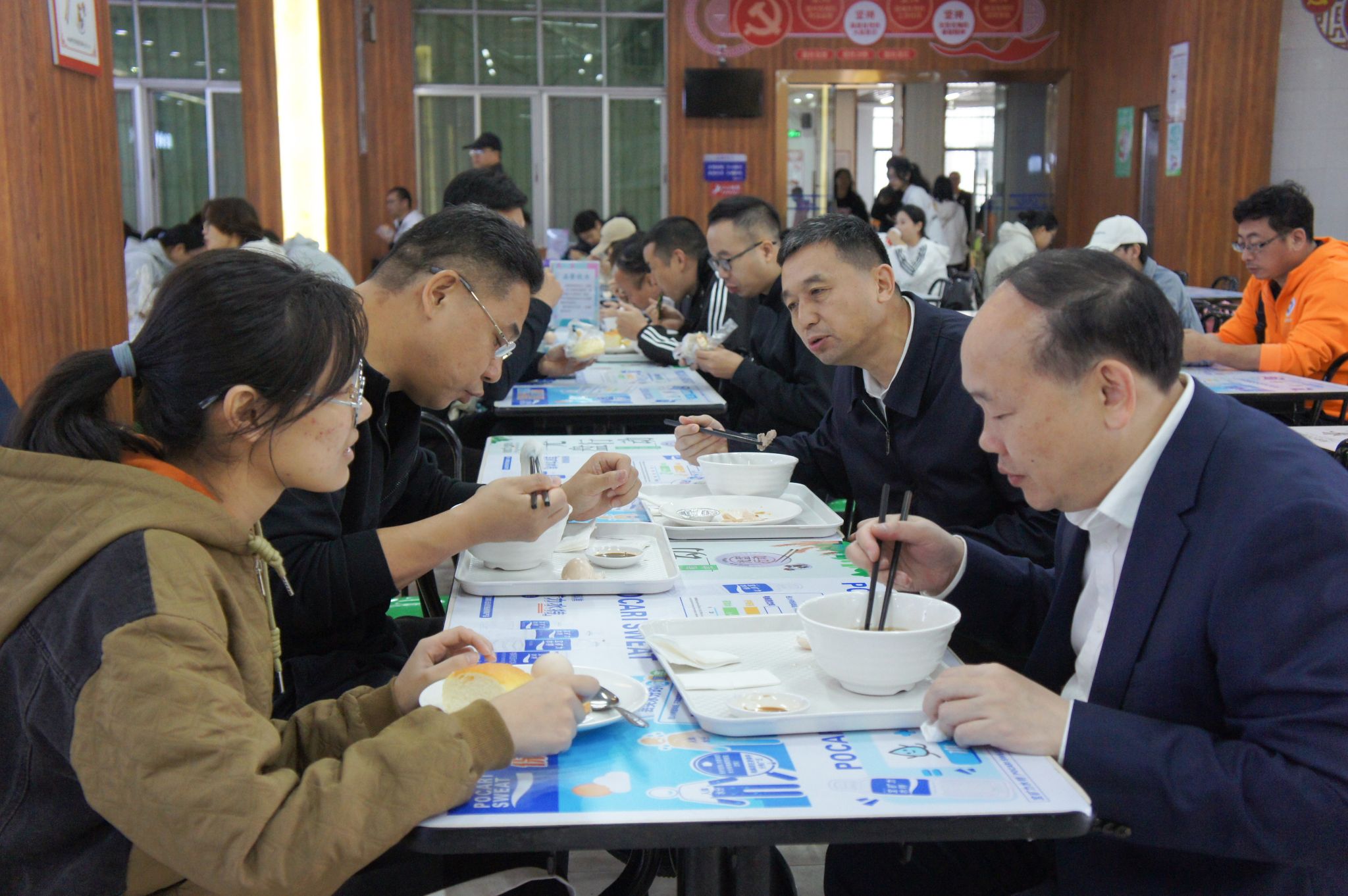 陈香媚摄领导陪餐 (6) (1)选.jpg 陈香媚摄领导陪餐 (6) (1)选.jpg