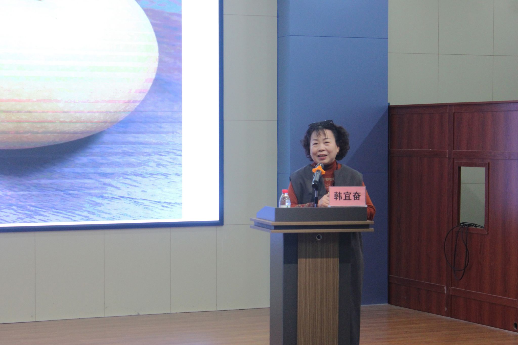 韩宜奋校友讲话3.jpg 韩宜奋校友讲话3.jpg