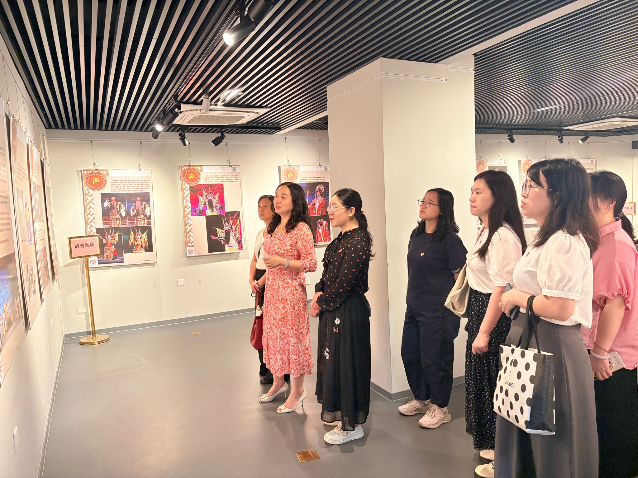 参观现场.jpg 参观现场.jpg