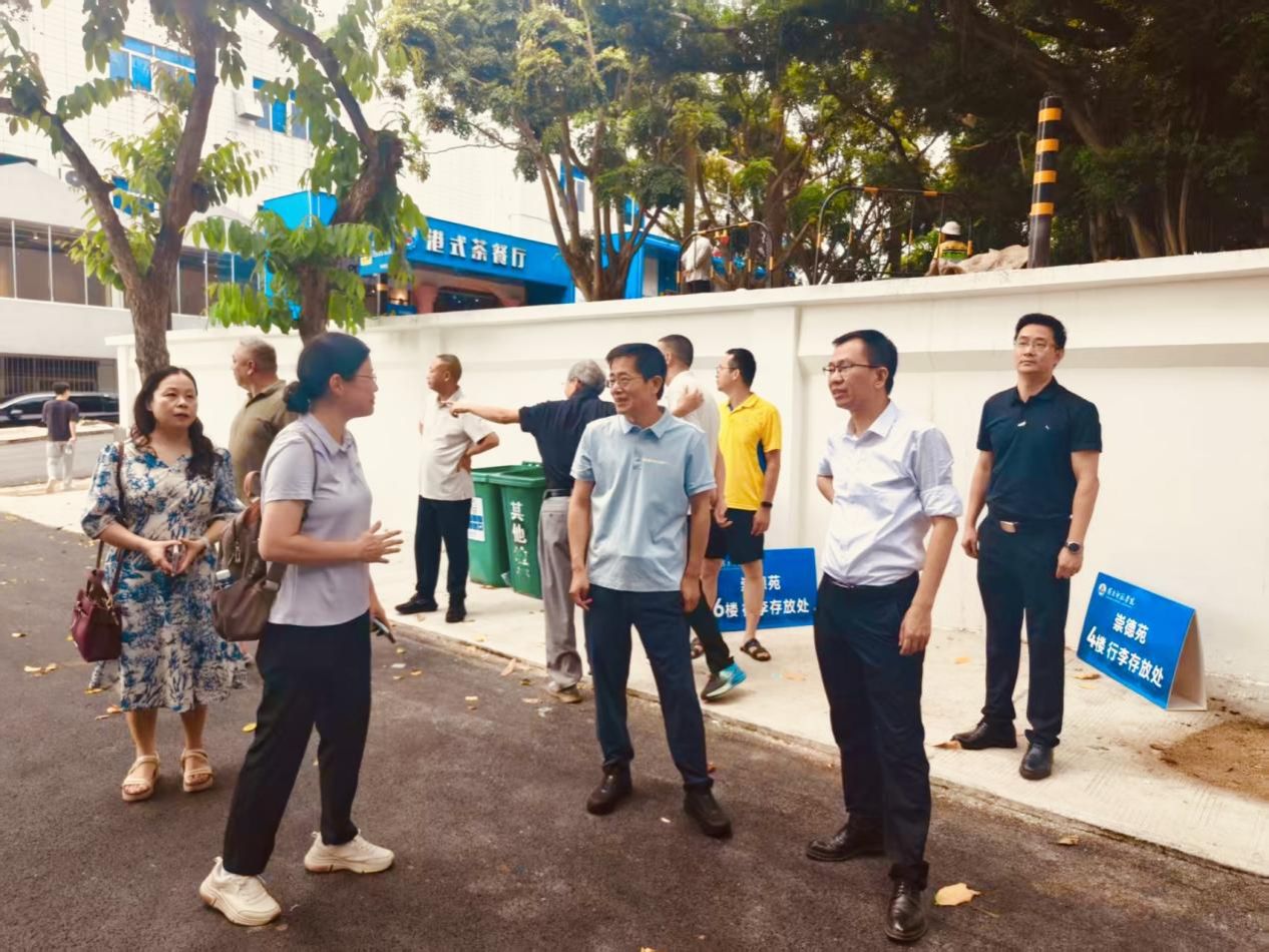 校领导率队开展秋季学期开学前专项检查