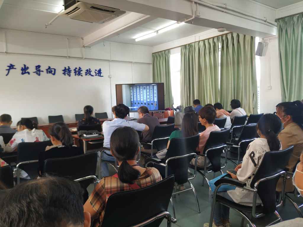 全体教职工观看纪律教育警示宣传片.jpg 全体教职工观看纪律教育警示宣传片.jpg