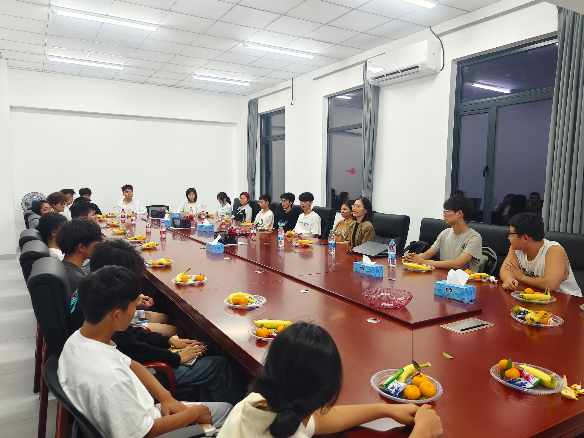 座谈会现场.jpg 座谈会现场.jpg