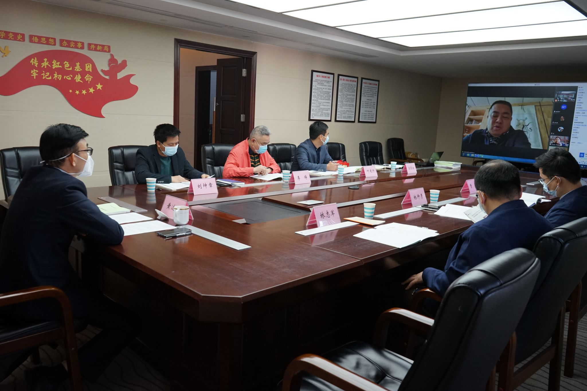4.理事会听取杨昕洪校友汇报湛江校友分会筹建情况.JPG