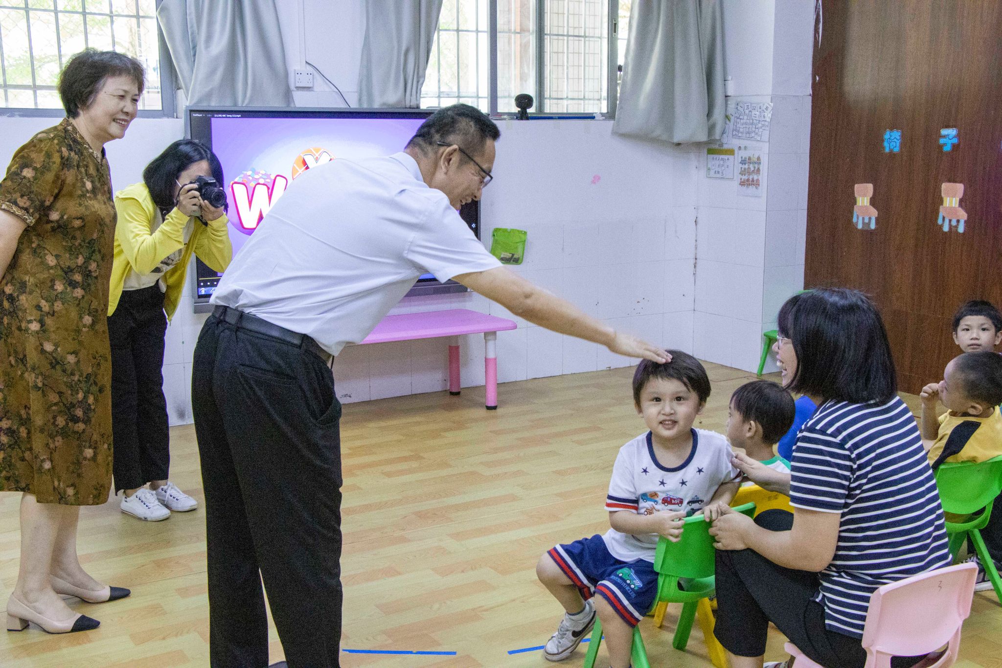 陈凯璇摄 参观广东省特殊儿童发展与教育重点实验室(15).jpg