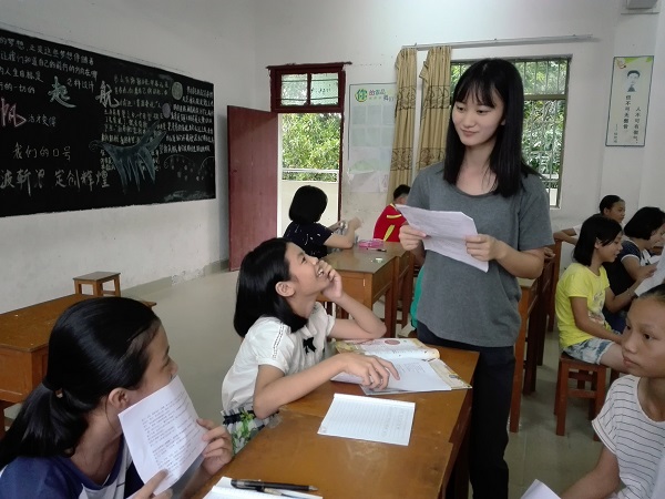 与学生交流