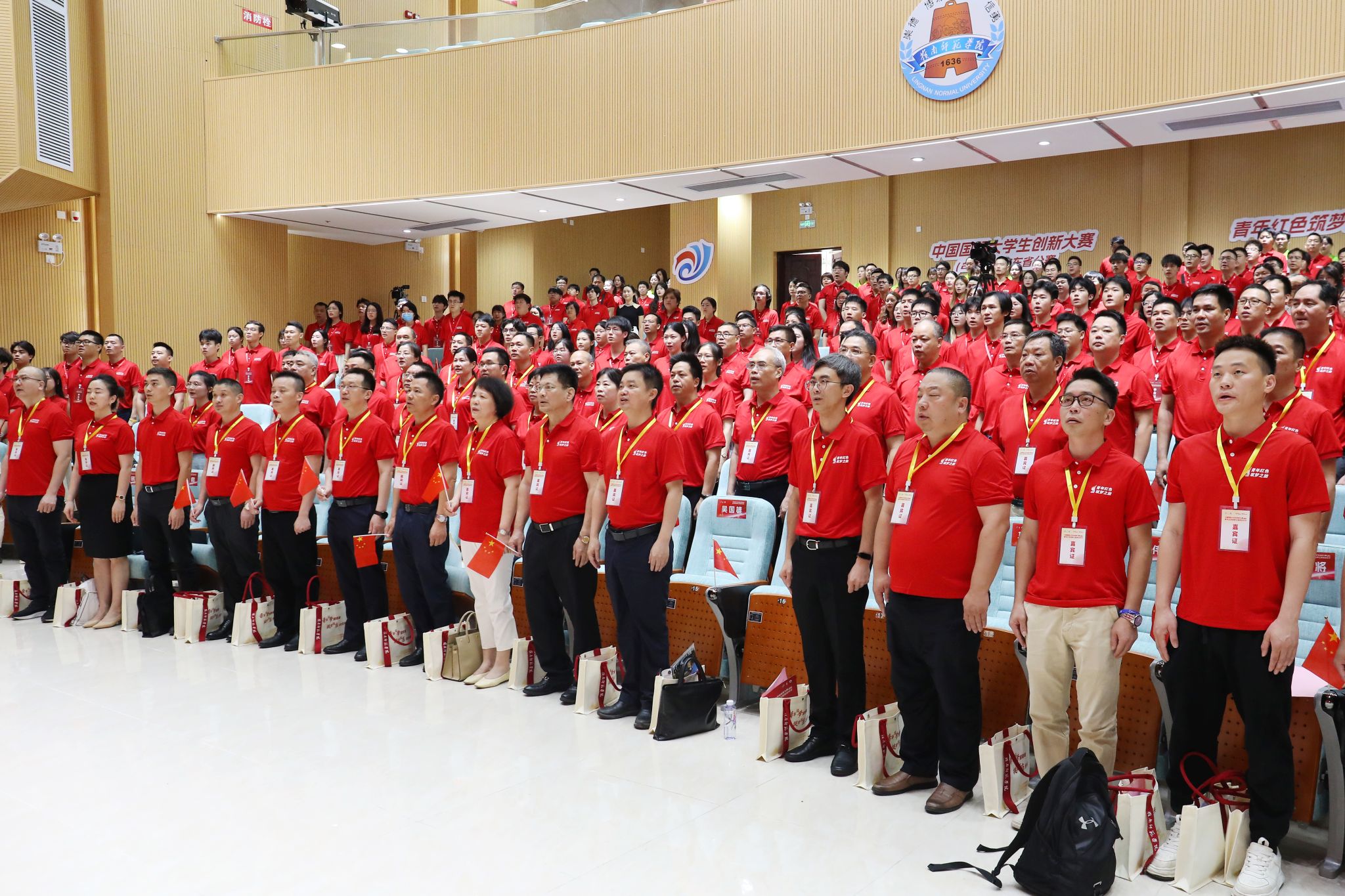 19奏唱《中华人民共和国国歌》(1).jpg