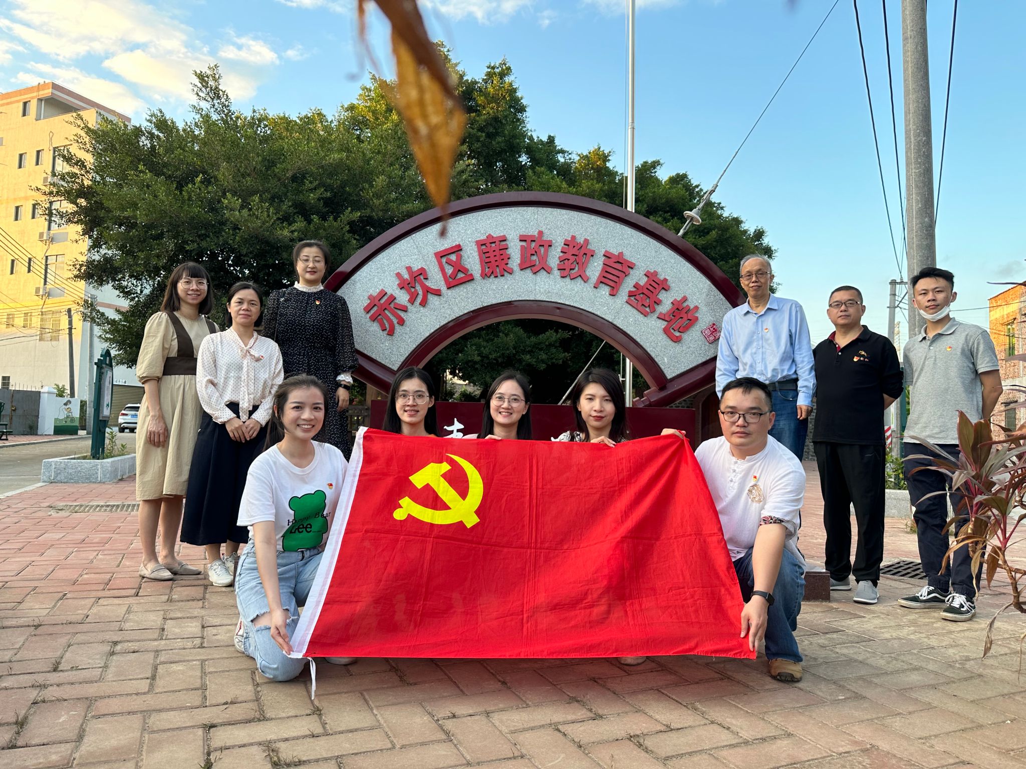 参观赤坎区廉政教育基地.jpg 参观赤坎区廉政教育基地.jpg