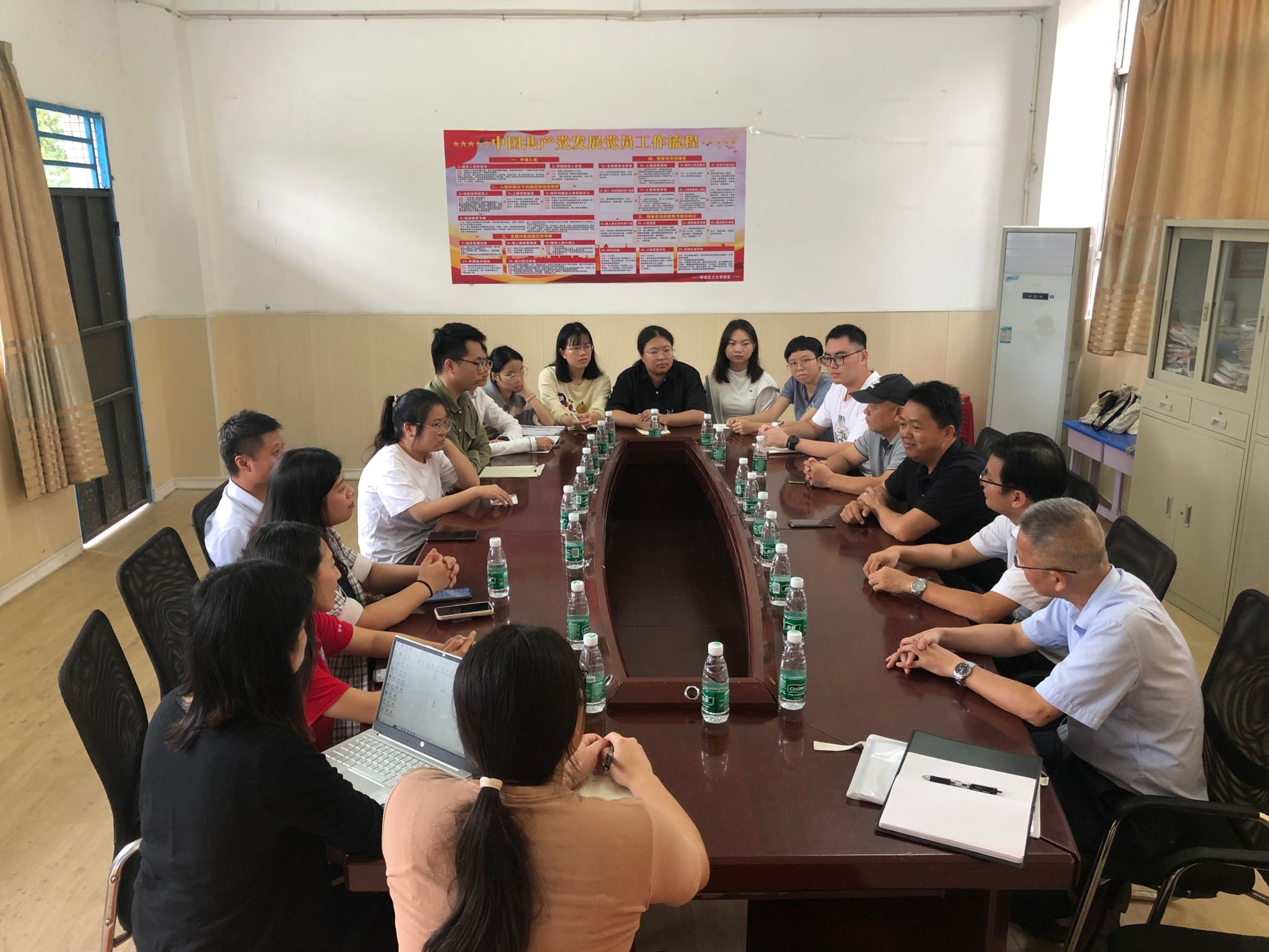 青领实验学校座谈会现场.jpg 青领实验学校座谈会现场.jpg