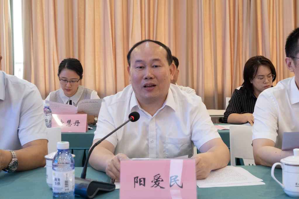 江晓云摄-杨校长特写 (1) 2.JPG 江晓云摄-杨校长特写 (1) 2.JPG