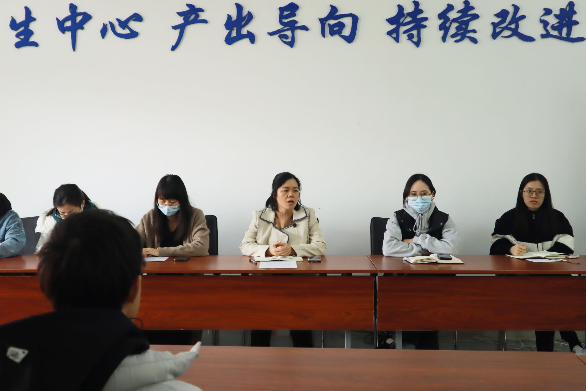 梁碧斐副书记总结讲话(陈丽珊 摄).jpg 梁碧斐副书记总结讲话(陈丽珊 摄).jpg