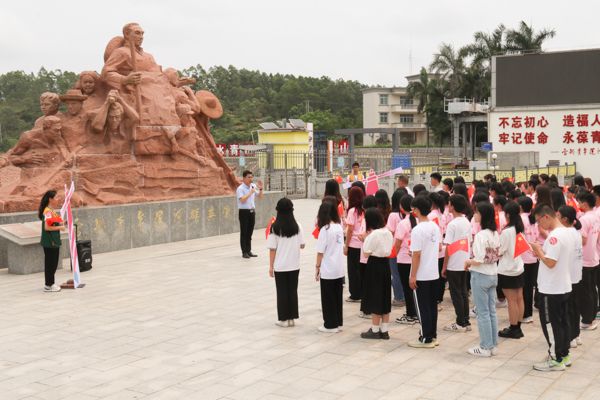 林仲彦书记授微党课大场景 陈美惠摄 (2).jpg 林仲彦书记授微党课大场景 陈美惠摄 (2).jpg