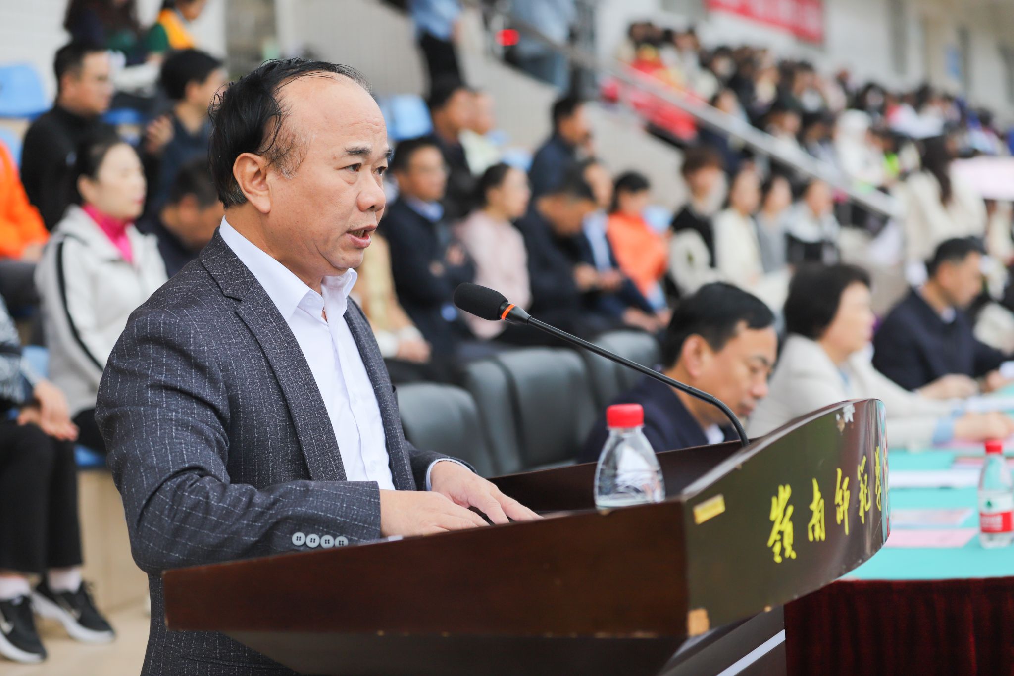 陈玉凤摄-2 苏古发发言 (1).jpg undefined