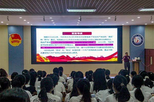 刘海涛教授授课.jpg 刘海涛教授授课.jpg