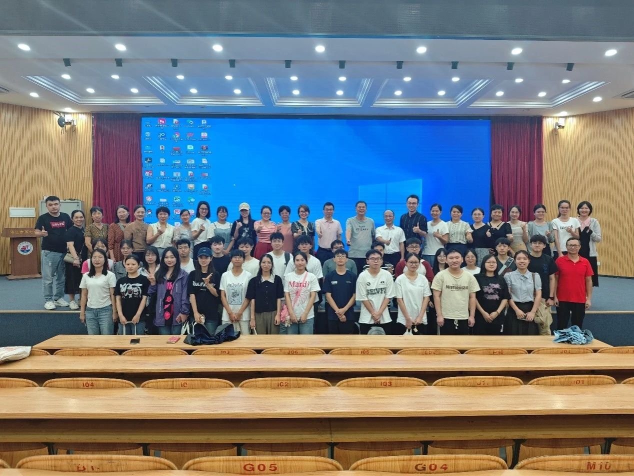 合影.jpg 合影.jpg