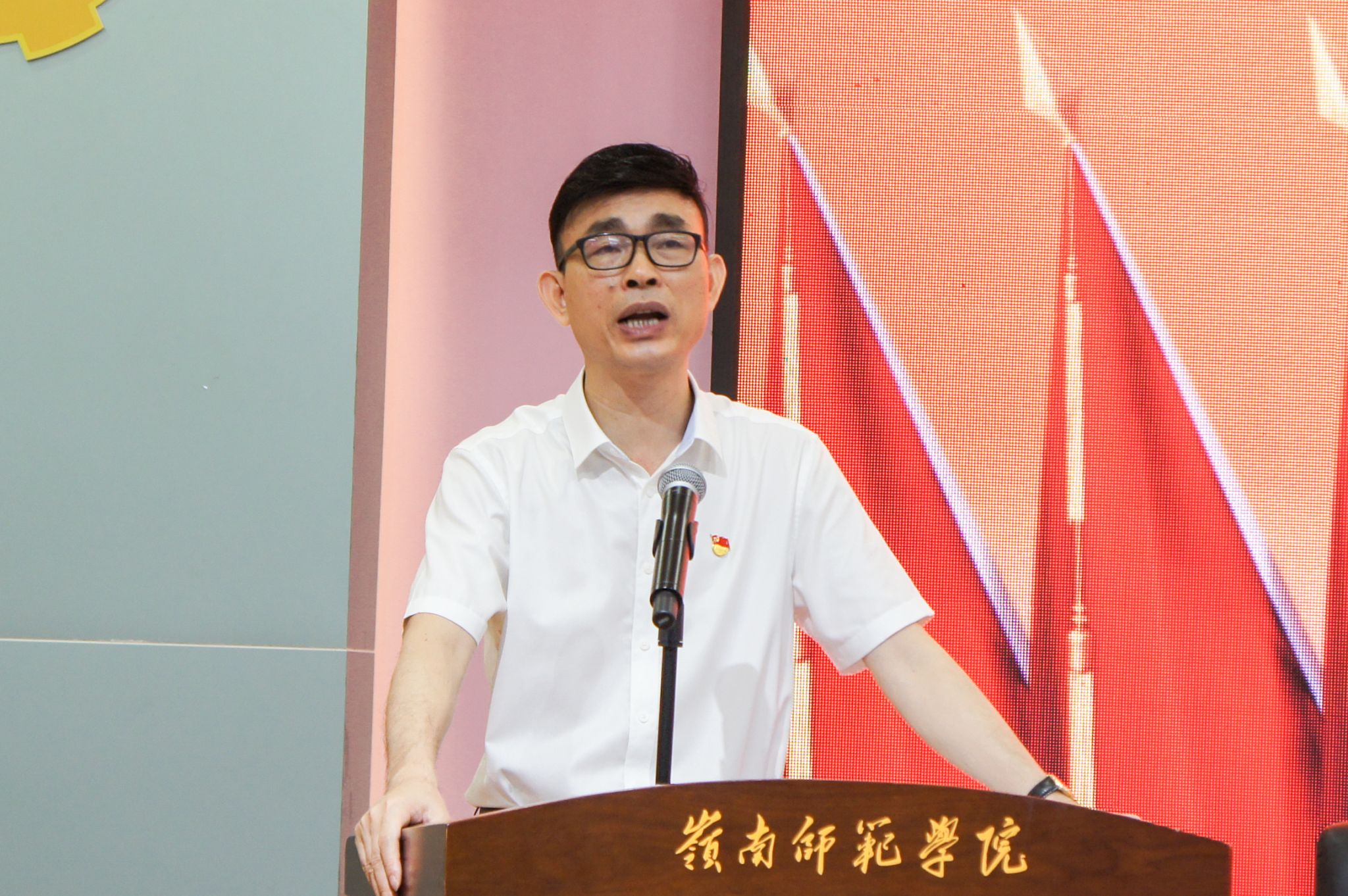 陈香媚摄发言特写 (6).jpg