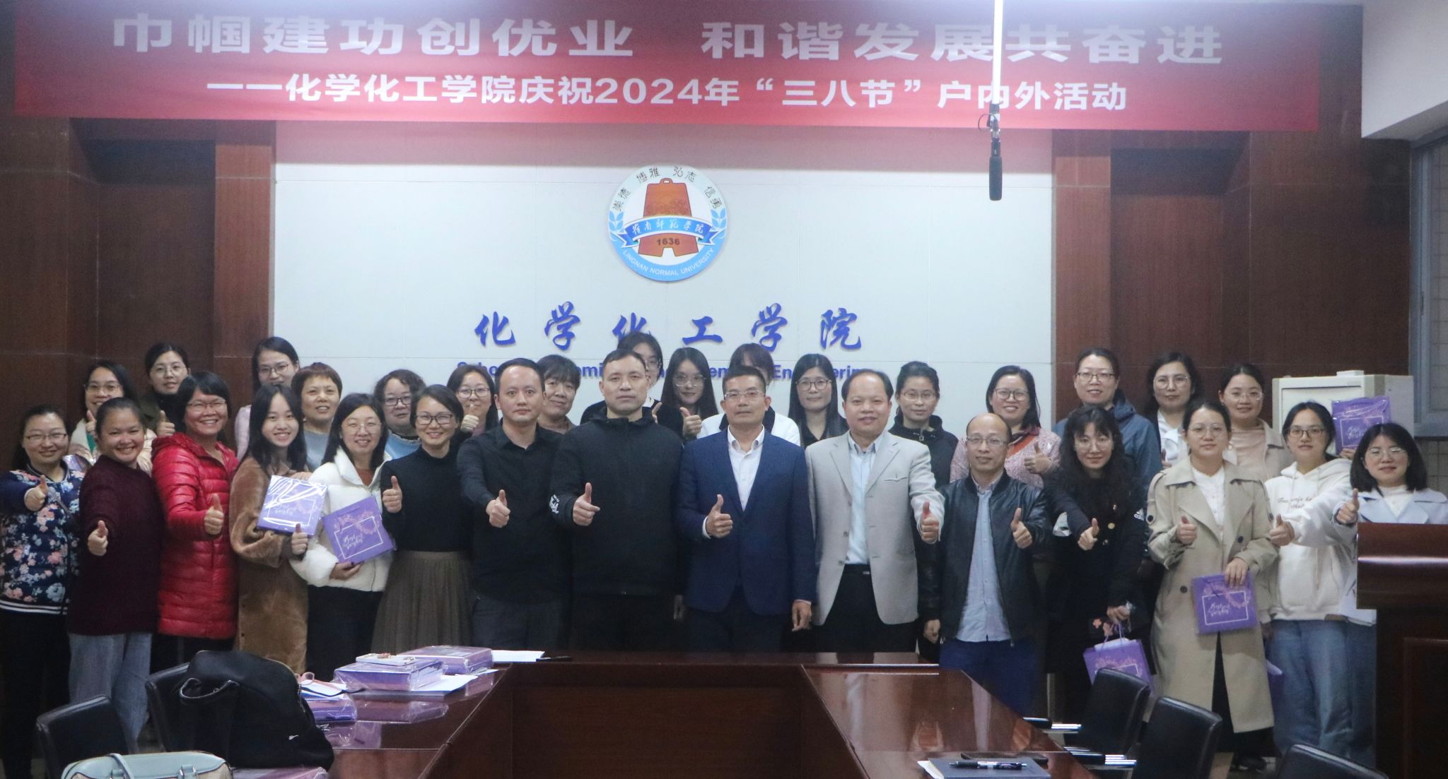 合影.jpg 合影.jpg