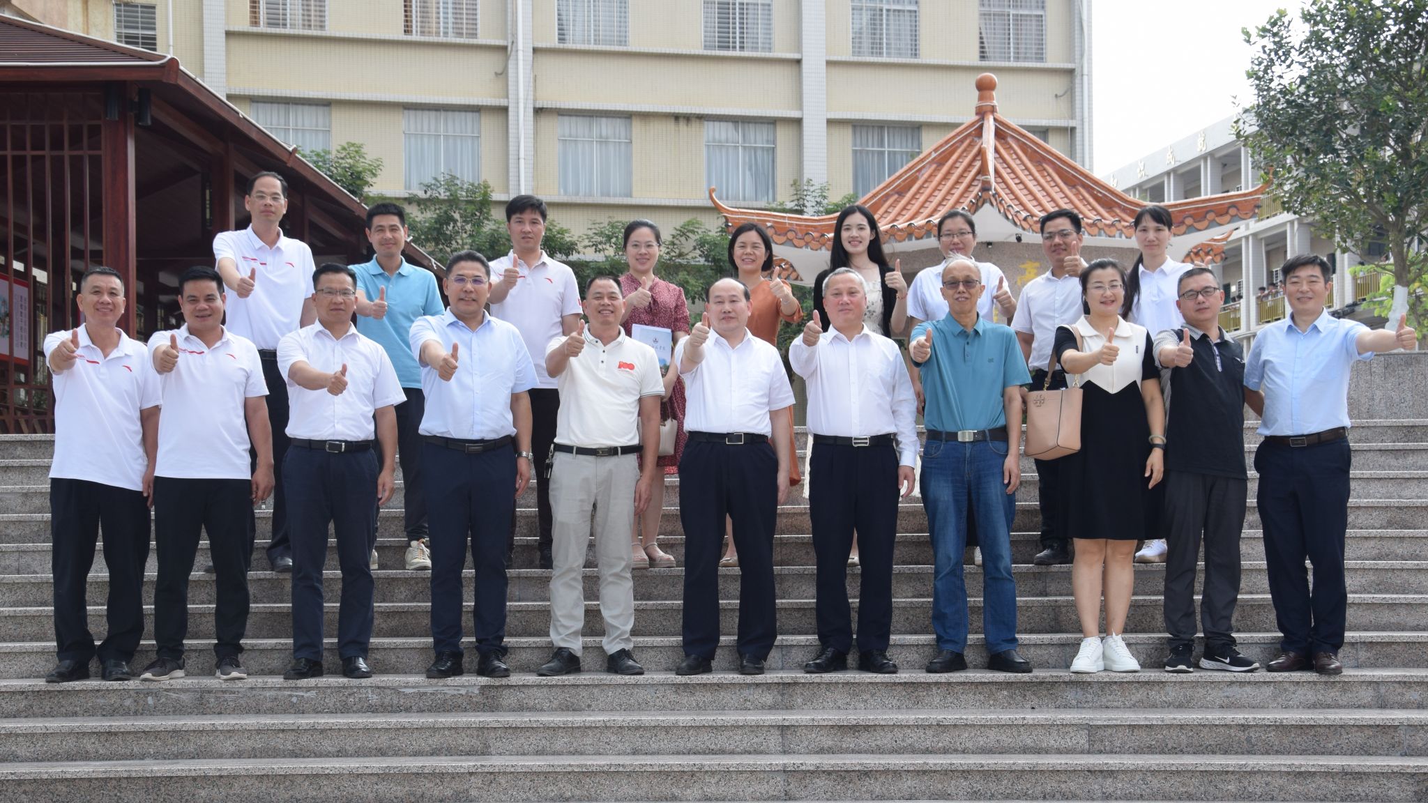 走访高新区教育发展中心大合照.jpg 走访高新区教育发展中心大合照.jpg