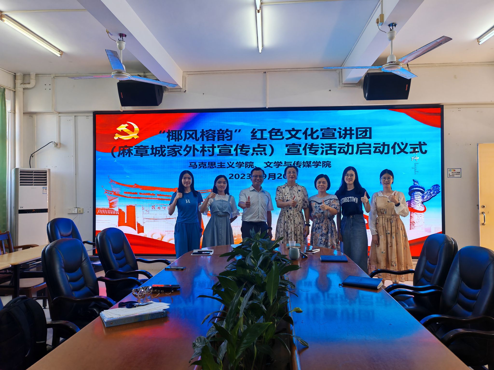 启动会上合影留念.jpg 启动会上合影留念.jpg