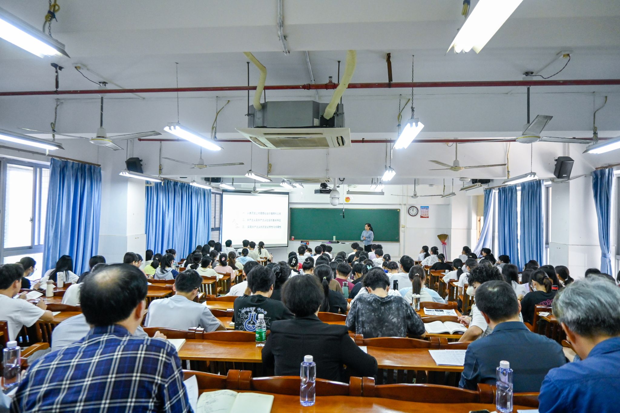 佟烨全景.jpg 佟烨全景.jpg