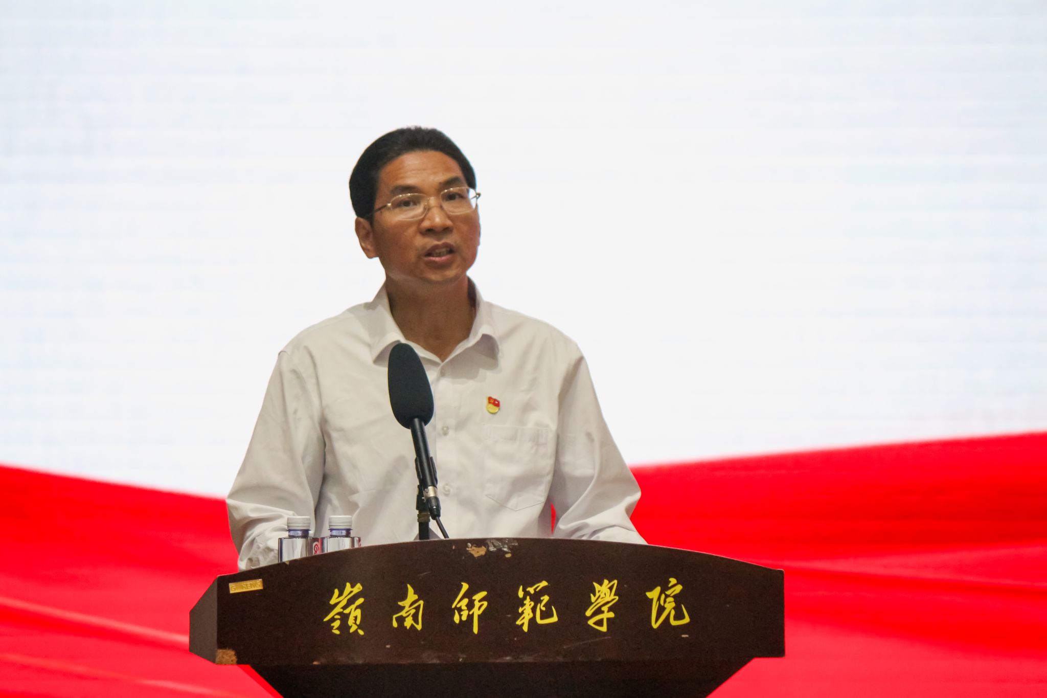 卜思淇摄 (1).jpg 卜思淇摄 (1).jpg