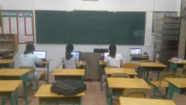 新闻组在熬夜工作