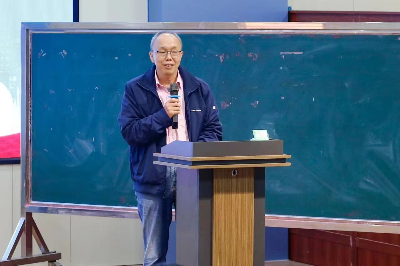 阎院长发表讲话.jpg 阎院长发表讲话.jpg
