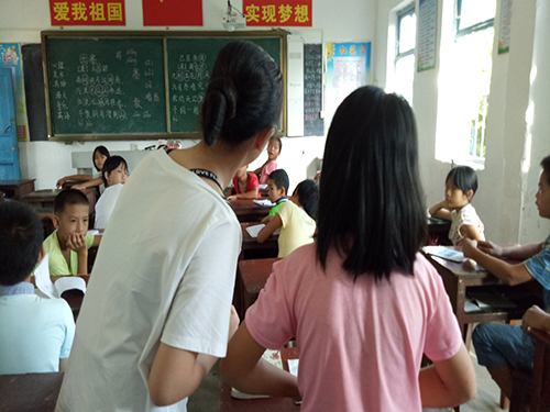 陈佩珊在纠正错误读音