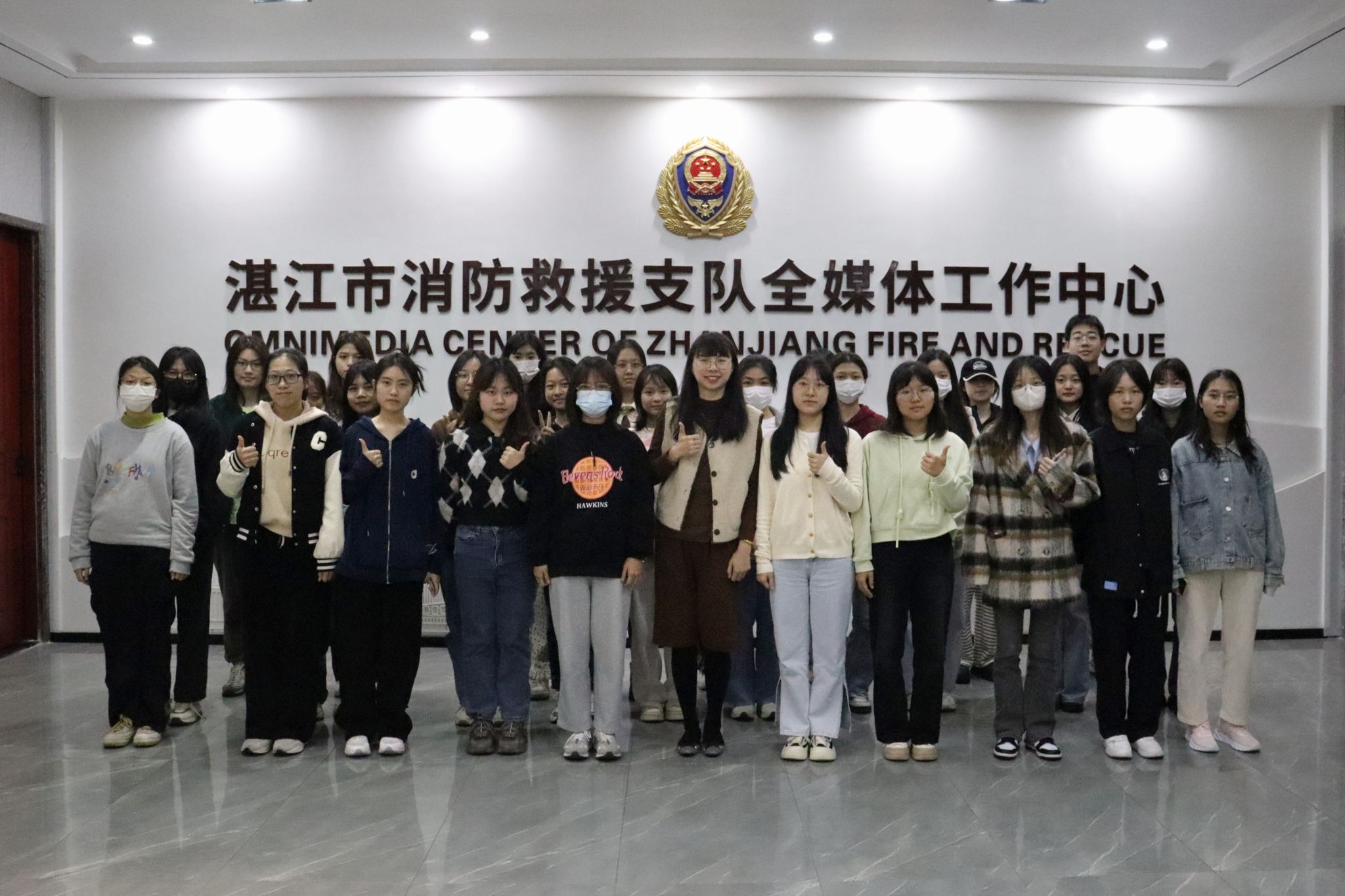 文传师生合照.jpg 文传师生合照.jpg
