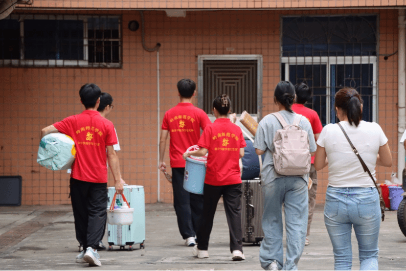 我院“以心迎新,让梦前行”迎新活动圆满举行(0914)751.png 我院“以心迎新,让梦前行”迎新活动圆满举行(0914)751.png