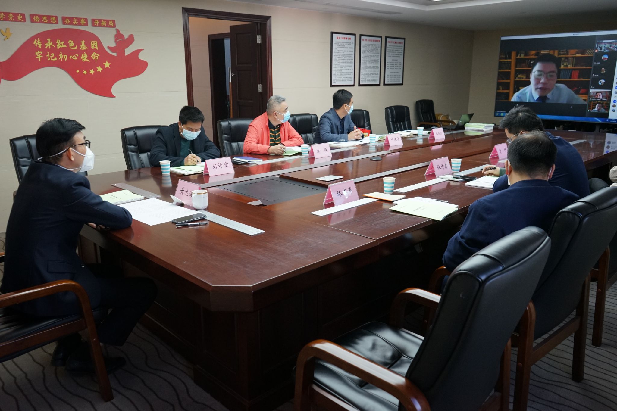7.理事会听取高超强校友汇报法学校友分会筹建情况.JPG