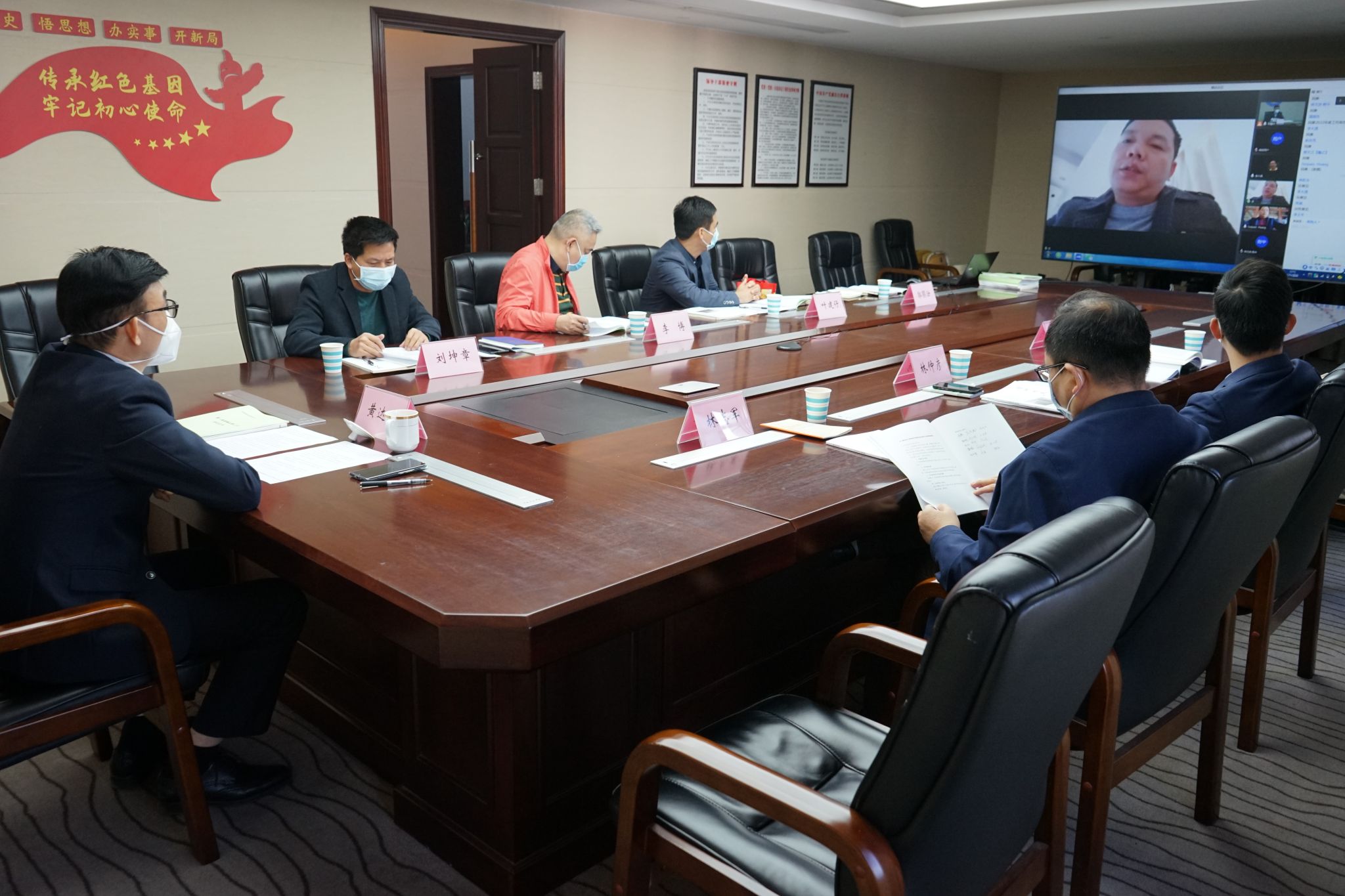 6.理事会听取杨庆坚校友汇报肇庆校友分会筹建情况.JPG