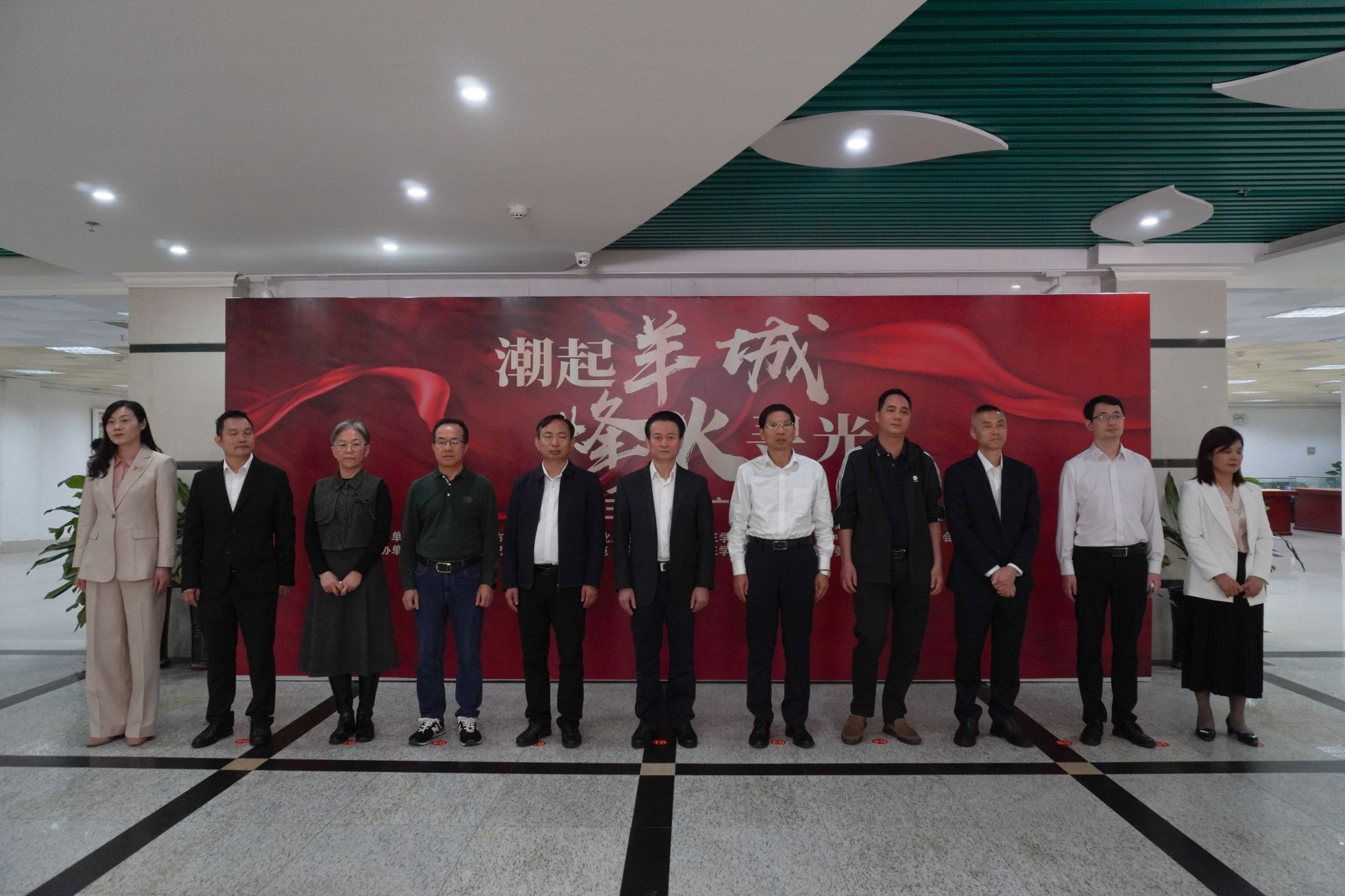 蔡春卓摄——领导合照.jpg