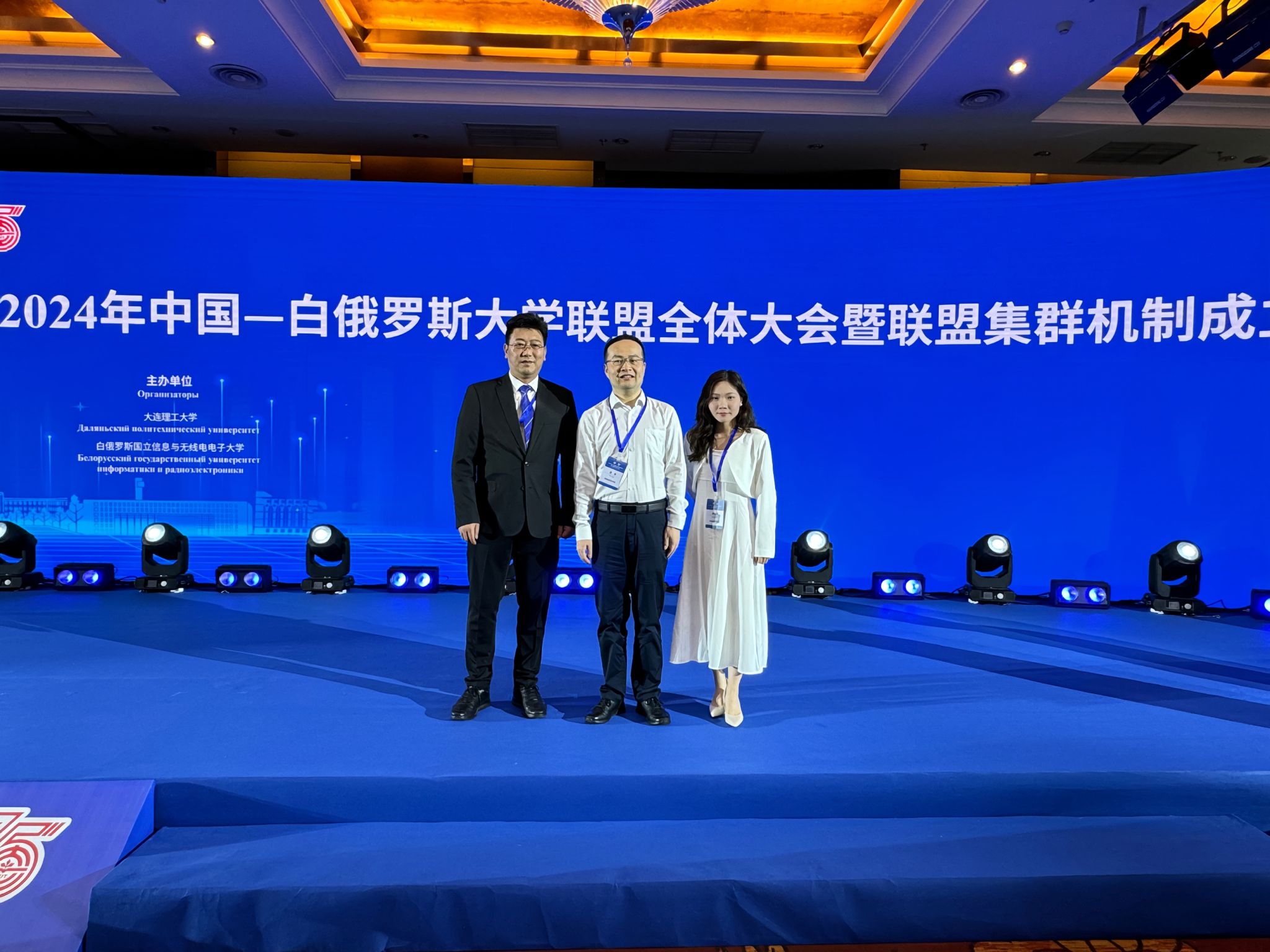 参会人员合影.jpg 参会人员合影.jpg