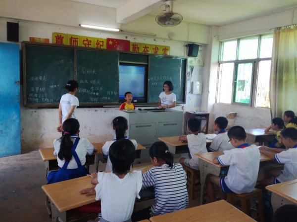 周自华同学在竞选