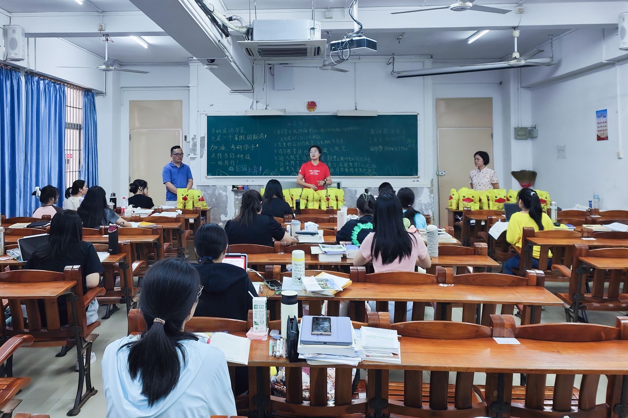 走访老师.jpg 走访老师.jpg