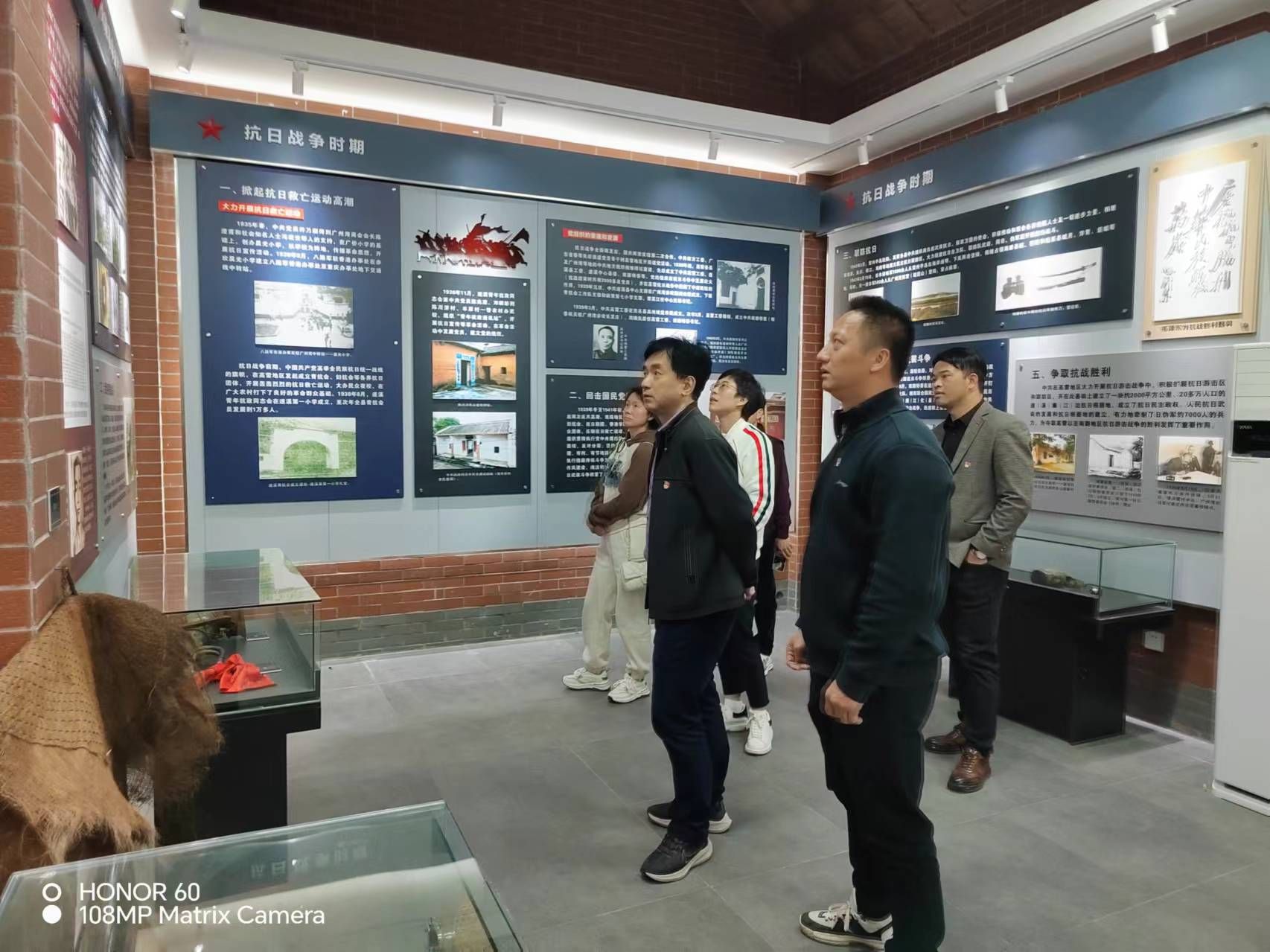 参观红色南路(丰厚)教育基地陈列馆.jpg 参观红色南路(丰厚)教育基地陈列馆.jpg