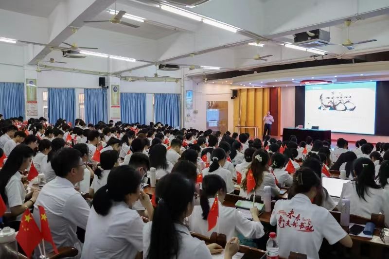 付继发授课现场.jpg 付继发授课现场.jpg