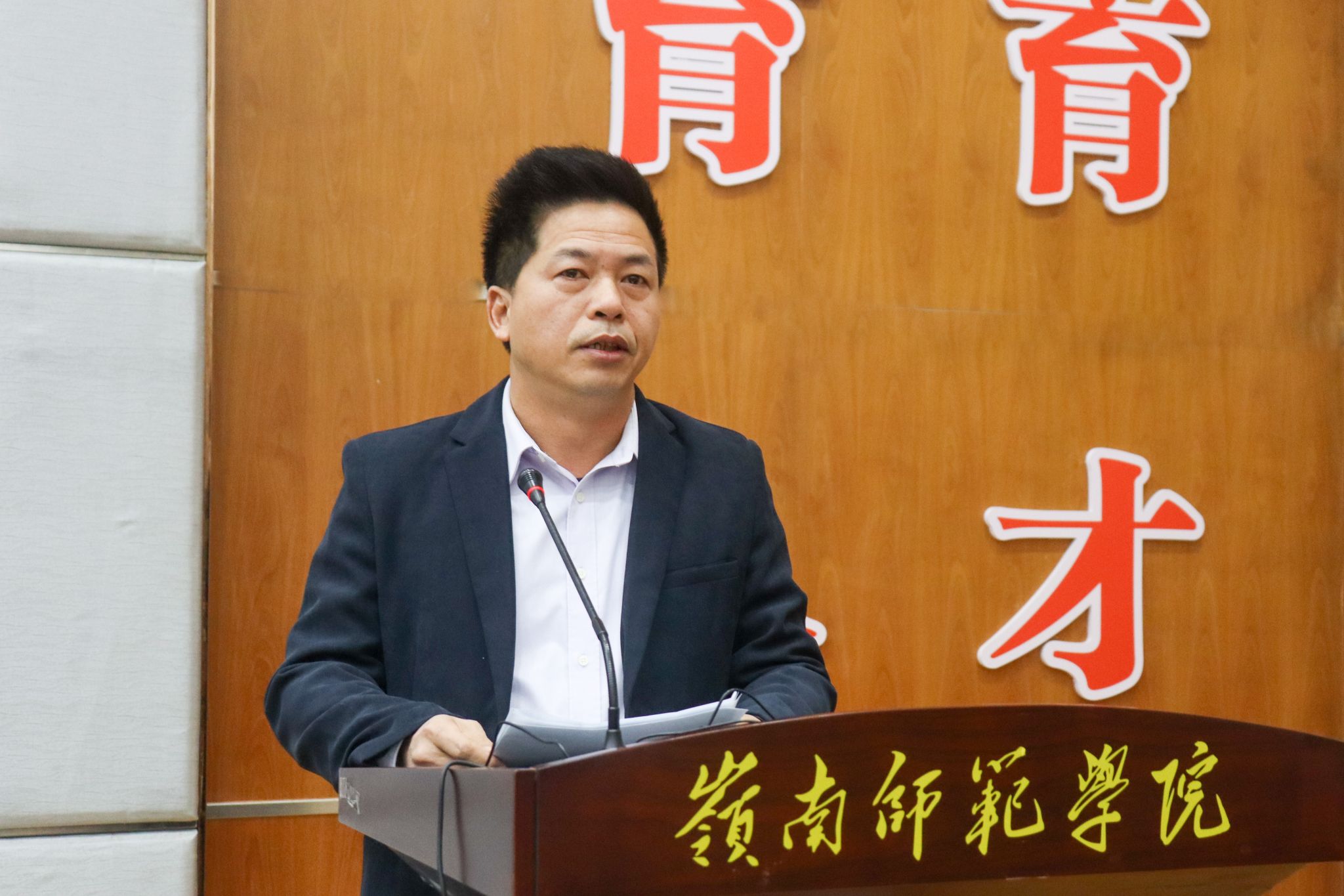 王佳乐摄 (4)刘坤章特写.jpg 王佳乐摄 (4)刘坤章特写.jpg