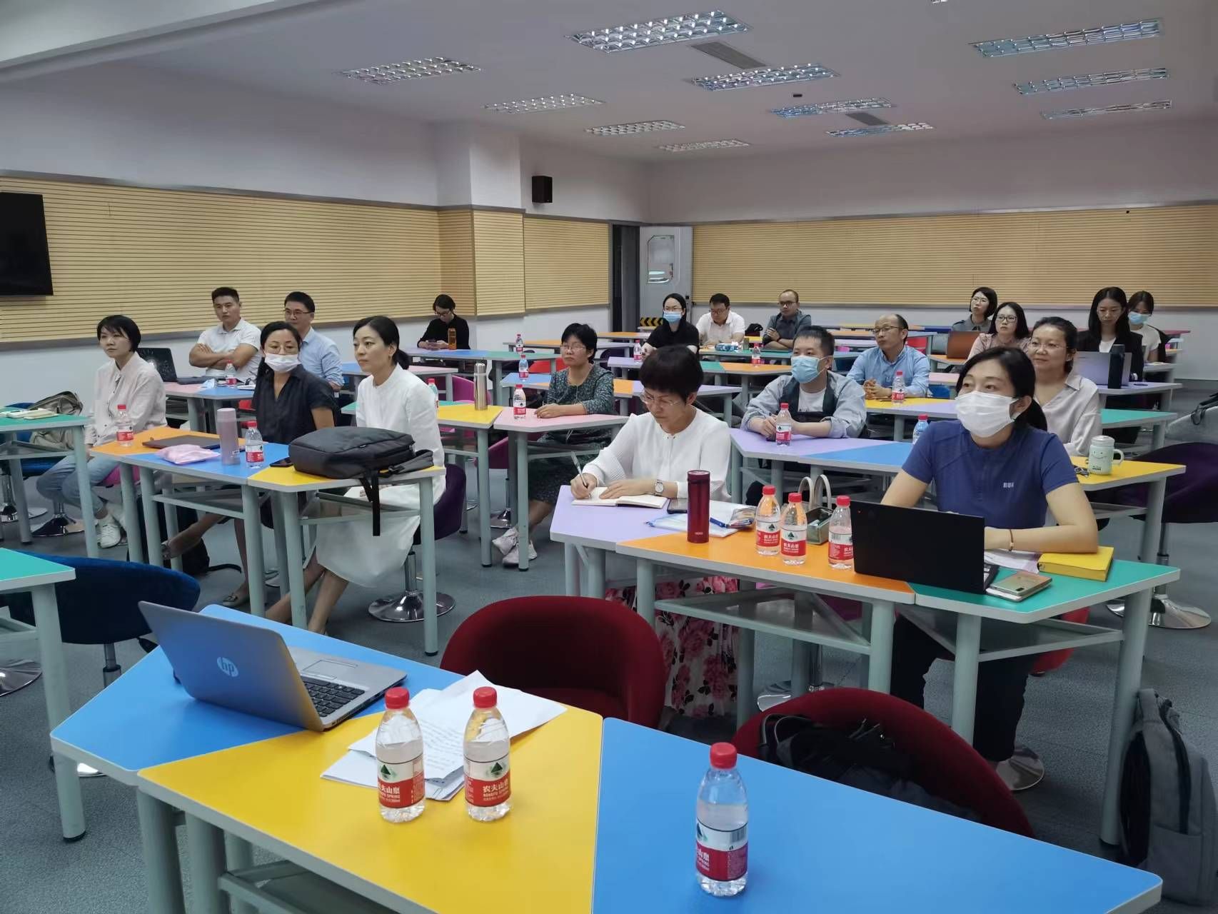 研讨会现场.jpg 研讨会现场.jpg